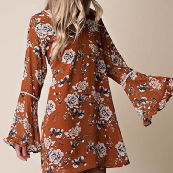 kori of America Dresses & Skirts - BOUTIQUE Kori of america bell sleeve dress…